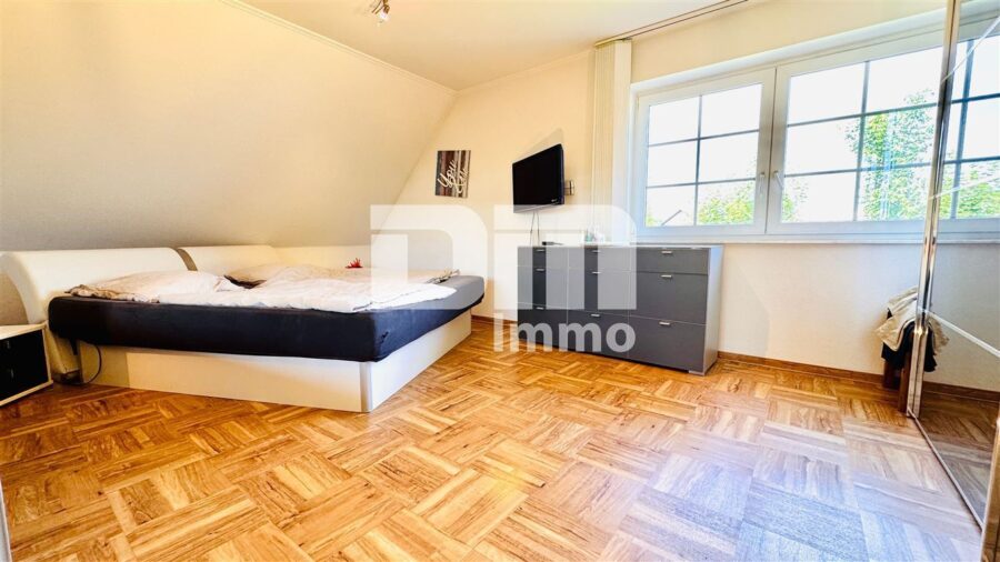 Hochklassiges Einfamilienhaus mit Einliegerwohnung in Bestlage auf großem Traumgrundstück - OG / DG Schlafzimmer / Kinderzimmer